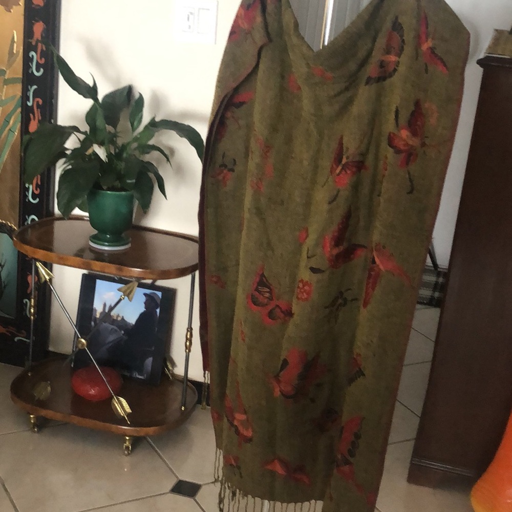 PASHMINA BUTTERFLY PATTERN SCARF • RED/ORANGE/GREEN • 70” x 28” - Picture 8 of 9